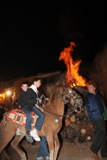 Borriol vive Sant Antoni con la hoguera y la procesión