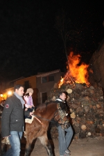 Borriol vive Sant Antoni con la hoguera y la procesión