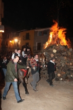 Borriol vive Sant Antoni con la hoguera y la procesión