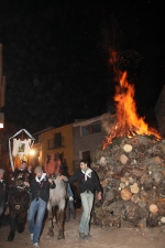 Borriol vive Sant Antoni con la hoguera y la procesión