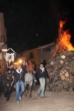 Borriol vive Sant Antoni con la hoguera y la procesión