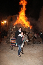 Borriol vive Sant Antoni con la hoguera y la procesión