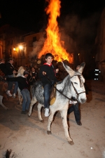 Borriol vive Sant Antoni con la hoguera y la procesión