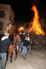 Borriol vive Sant Antoni con la hoguera y la procesión