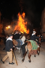 Borriol vive Sant Antoni con la hoguera y la procesión