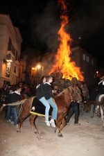 Borriol vive Sant Antoni con la hoguera y la procesión