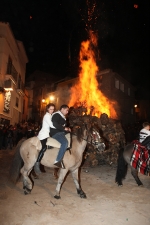 Borriol vive Sant Antoni con la hoguera y la procesión