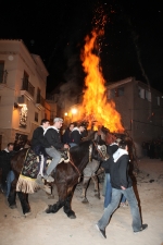 Borriol vive Sant Antoni con la hoguera y la procesión