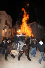 Borriol vive Sant Antoni con la hoguera y la procesión