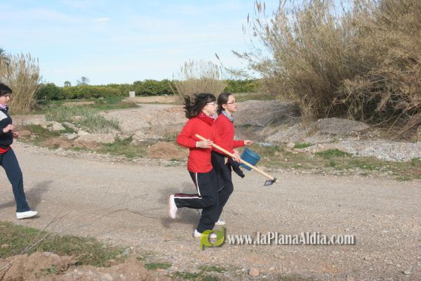 Los escolares del CP Illes Columbretes plantan árboles en el paraje del Clot