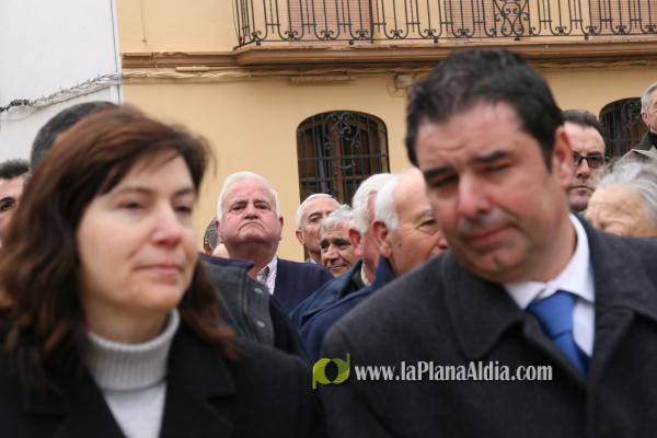 350 vecinos se manifiestan a favor del alcalde
