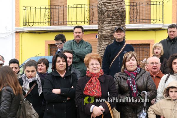 350 vecinos se manifiestan a favor del alcalde