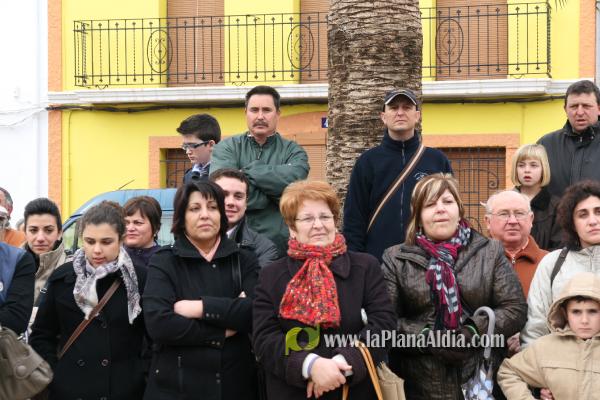 350 vecinos se manifiestan a favor del alcalde