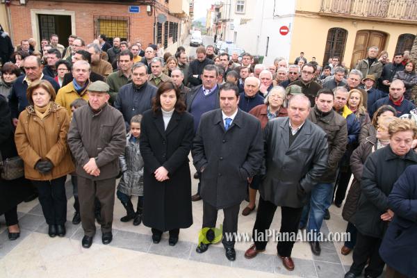 350 vecinos se manifiestan a favor del alcalde