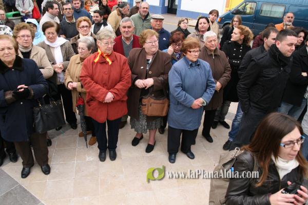 350 vecinos se manifiestan a favor del alcalde