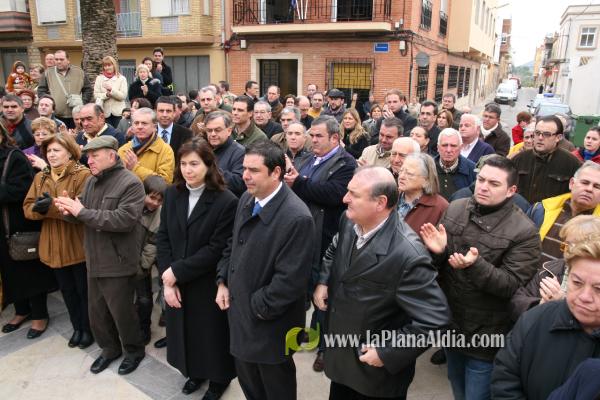 350 vecinos se manifiestan a favor del alcalde