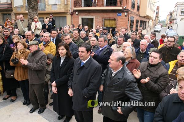 350 vecinos se manifiestan a favor del alcalde