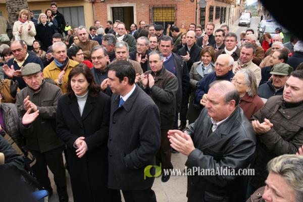 350 vecinos se manifiestan a favor del alcalde