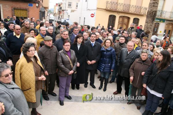 350 vecinos se manifiestan a favor del alcalde