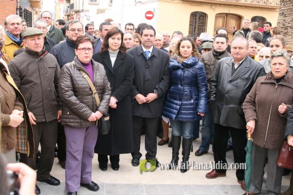 350 vecinos se manifiestan a favor del alcalde