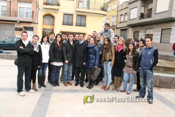 350 vecinos se manifiestan a favor del alcalde