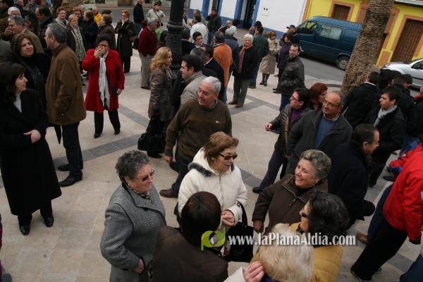 350 vecinos se manifiestan a favor del alcalde
