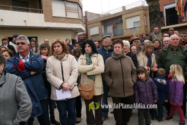 350 vecinos se manifiestan a favor del alcalde