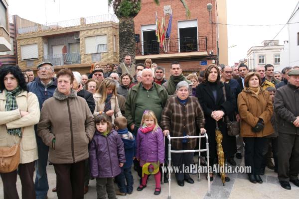 350 vecinos se manifiestan a favor del alcalde