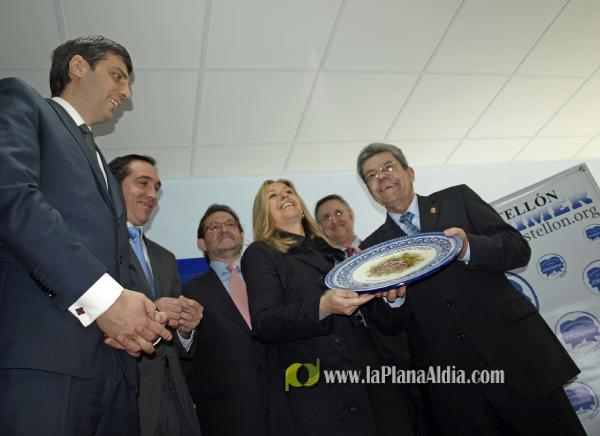 La ministra de Sanidad inaugura el centro de Alzheimer a falta de una licencia de apertura
