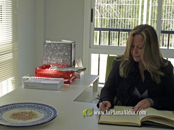 La ministra de Sanidad inaugura el centro de Alzheimer a falta de una licencia de apertura