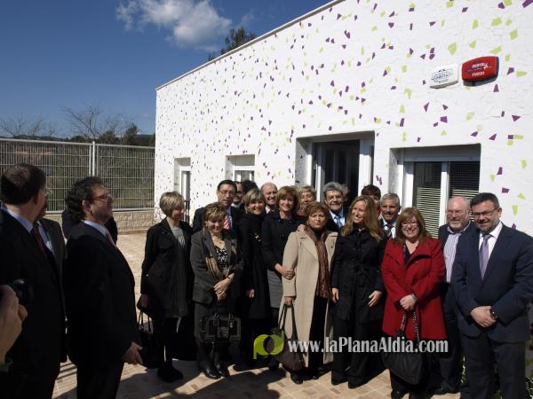La ministra de Sanidad inaugura el centro de Alzheimer a falta de una licencia de apertura