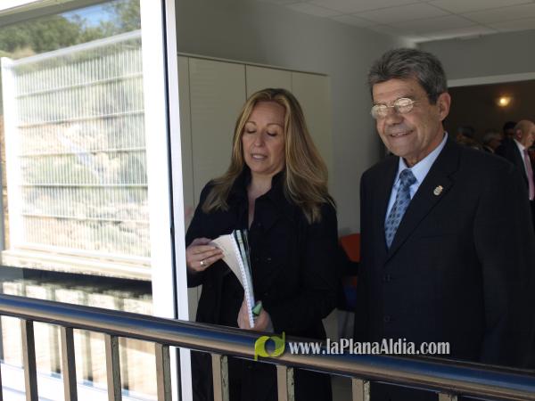 La ministra de Sanidad inaugura el centro de Alzheimer a falta de una licencia de apertura