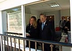 La ministra de Sanidad inaugura el centro de Alzheimer a falta de una licencia de apertura