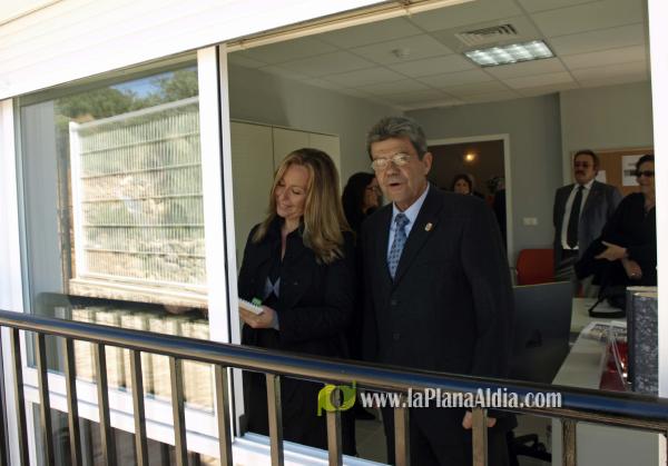 La ministra de Sanidad inaugura el centro de Alzheimer a falta de una licencia de apertura