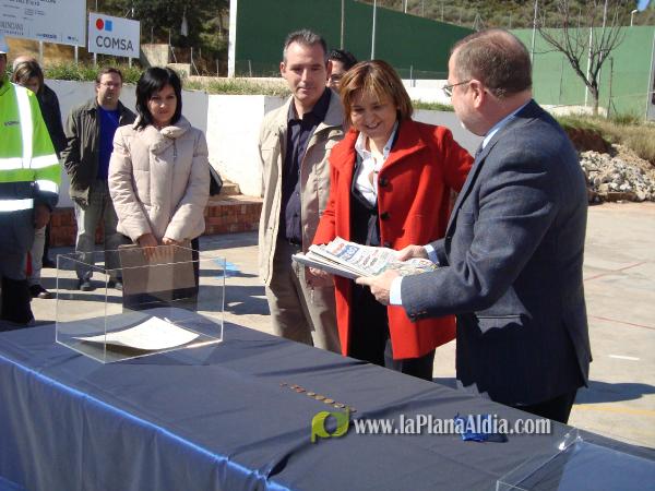 Alejandro Font de Mora coloca la primera piedra del nuevo colegio La Cova