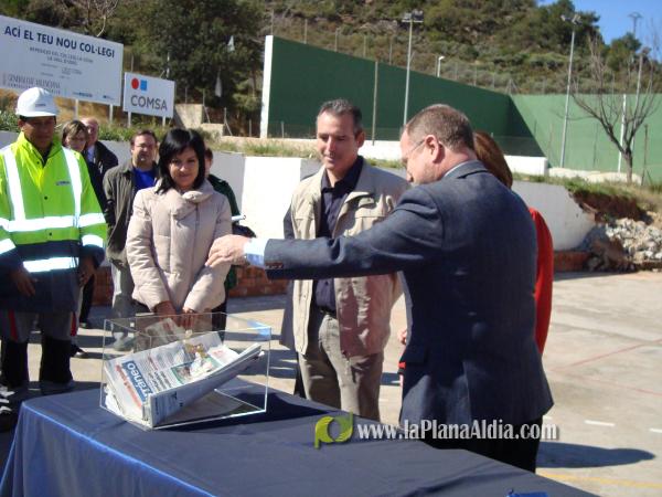 Alejandro Font de Mora coloca la primera piedra del nuevo colegio La Cova