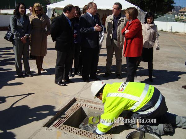 Alejandro Font de Mora coloca la primera piedra del nuevo colegio La Cova