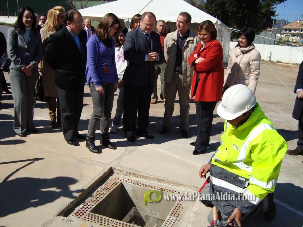 Alejandro Font de Mora coloca la primera piedra del nuevo colegio La Cova