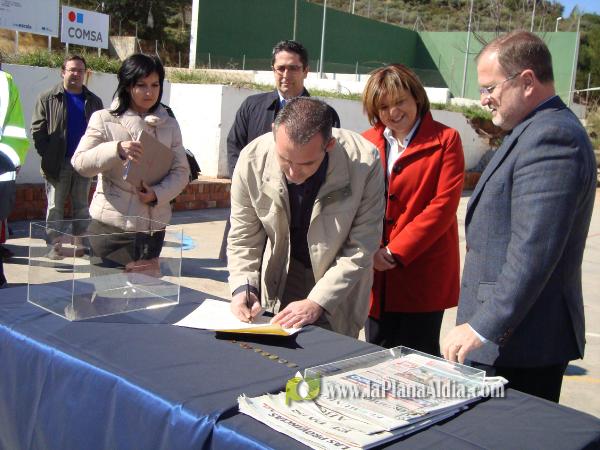 Alejandro Font de Mora coloca la primera piedra del nuevo colegio La Cova