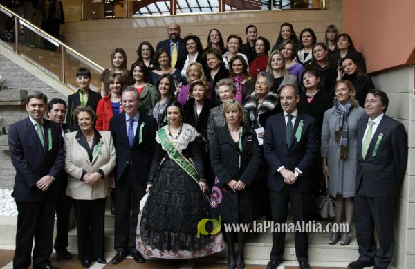 Camps entrega el Estandarte a la Gaiata ganadora