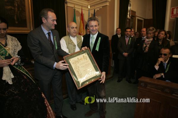 Camps entrega el Estandarte a la Gaiata ganadora