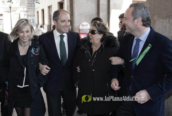 Camps entrega el Estandarte a la Gaiata ganadora