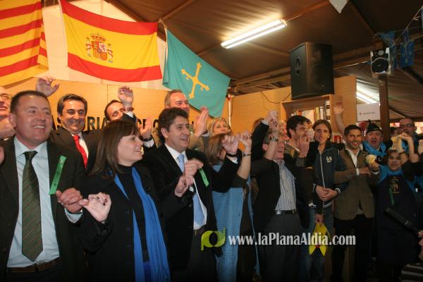 El Centro Asturiano recibió al alcalde, Alarte y Javi Venta