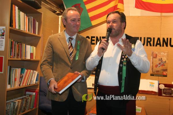 El Centro Asturiano recibió al alcalde, Alarte y Javi Venta