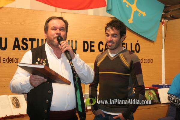 El Centro Asturiano recibió al alcalde, Alarte y Javi Venta