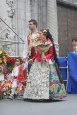 La lluvia estuvo a punto de aguar la ofrenda