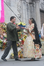 La lluvia estuvo a punto de aguar la ofrenda