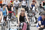Casi un centenar de personas hacen spinning