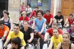Casi un centenar de personas hacen spinning