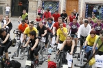 Casi un centenar de personas hacen spinning